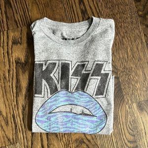 Retro brand kiss lips cropped tshirt